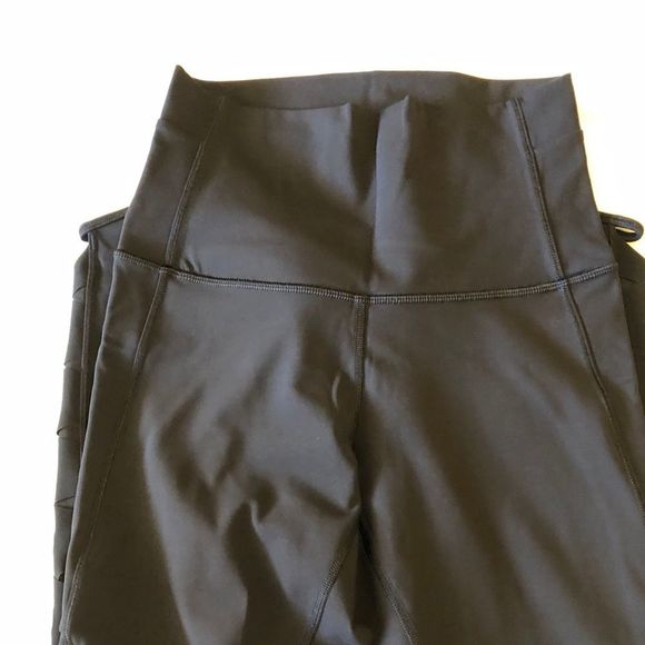 Lululemon Serene tight size 6 - Picture 3 of 5